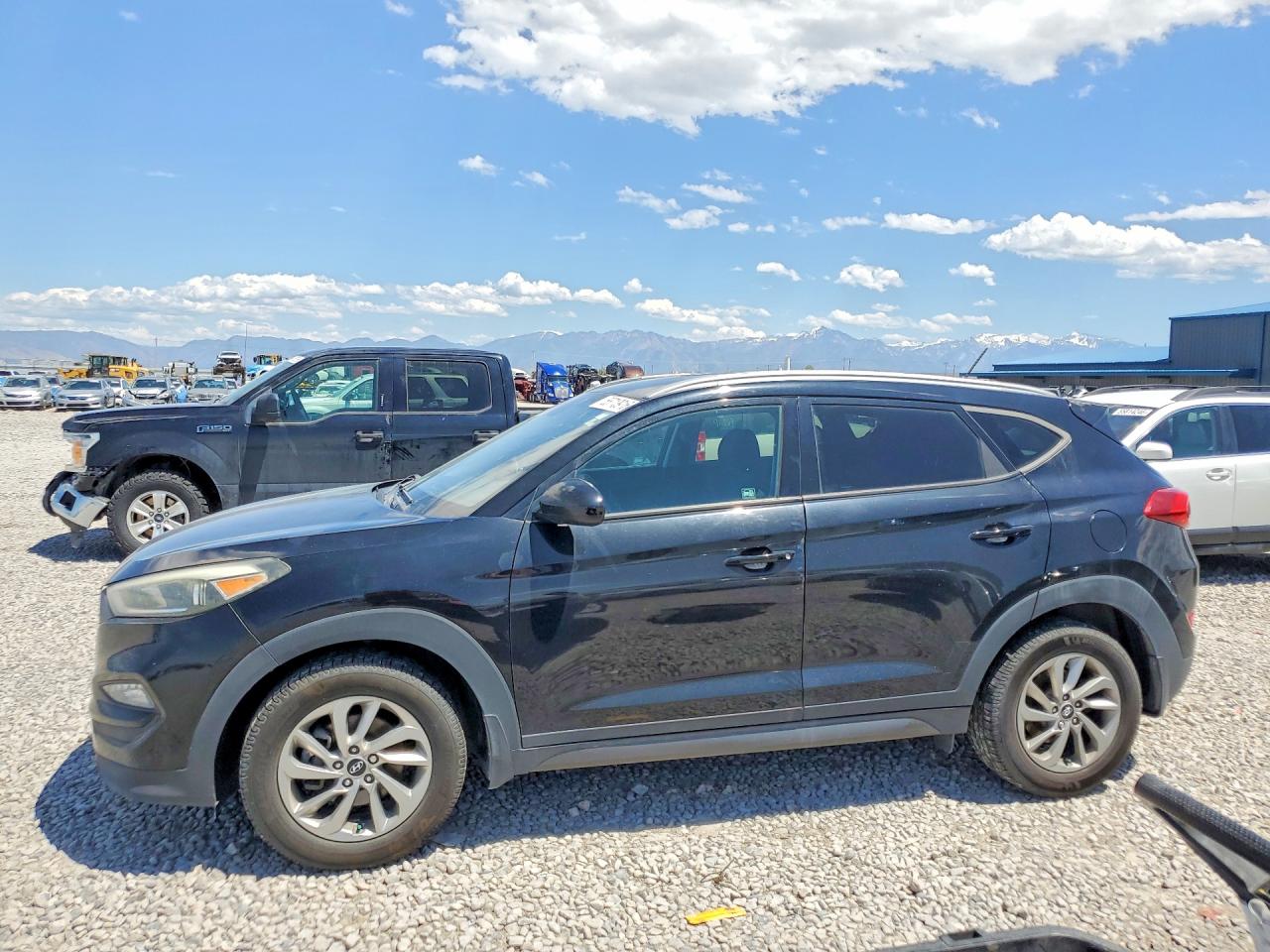 Salvage Hyundai TUCSON Image