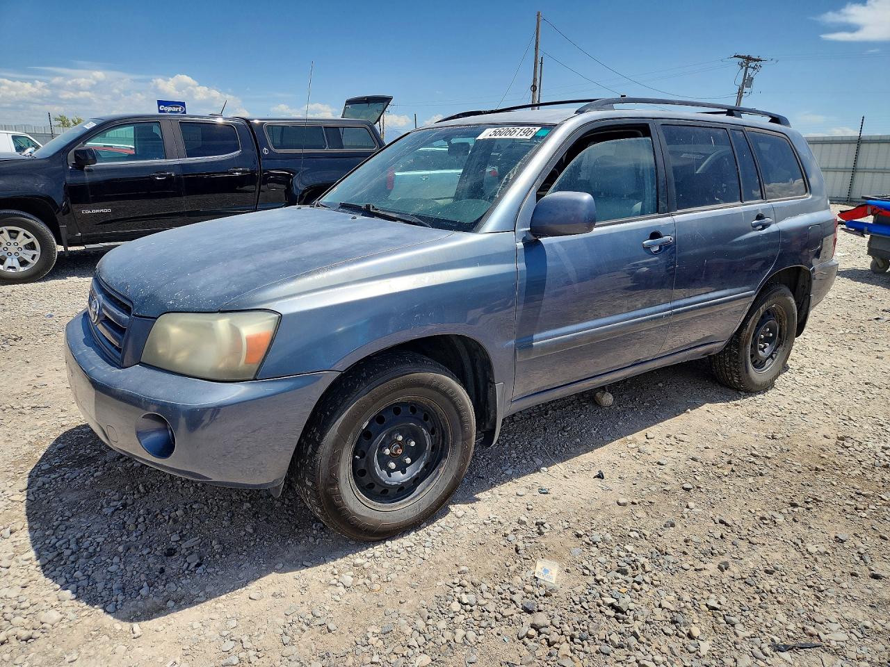 Salvage Toyota Highlander Image