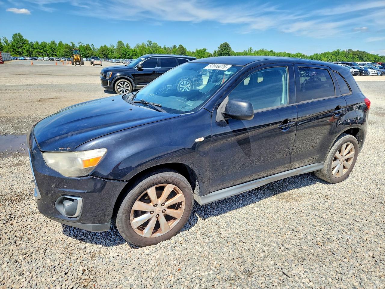 Salvage Mitsubishi Outlander Image