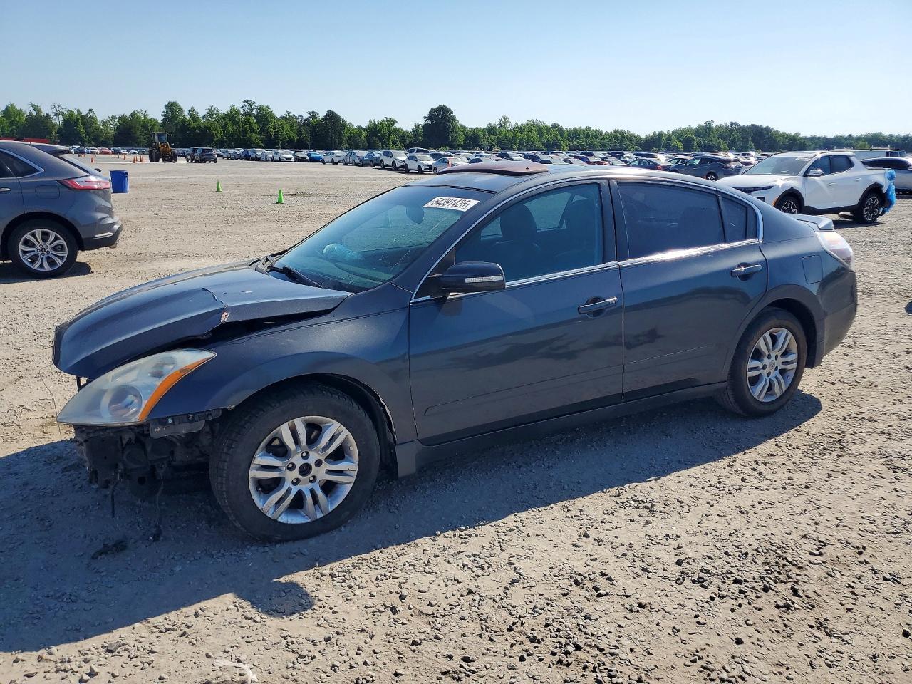 Salvage Nissan Altima Image