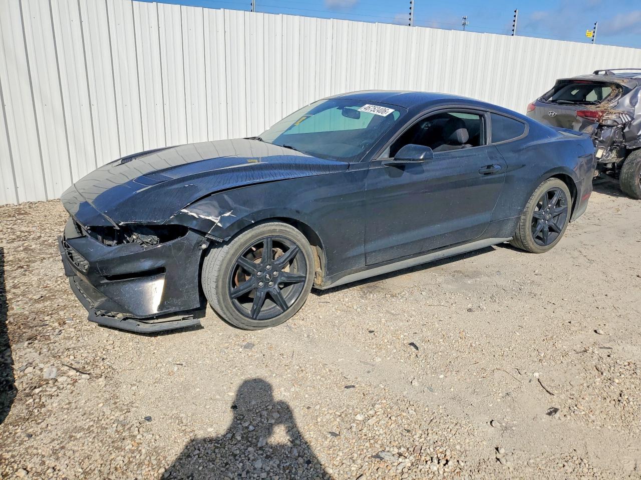 Salvage Ford Mustang Image