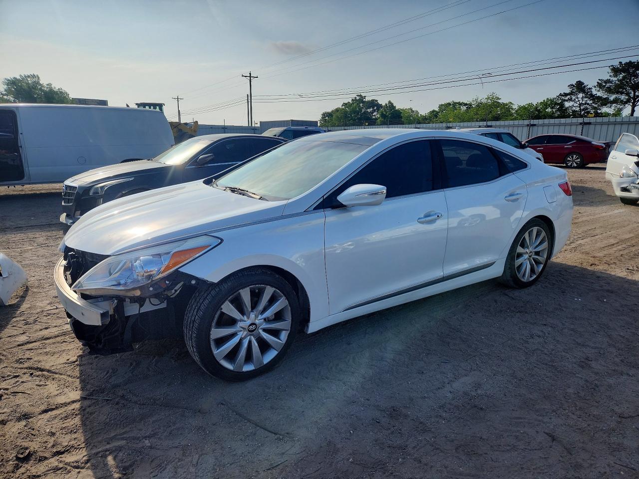 Salvage Hyundai Azera Image
