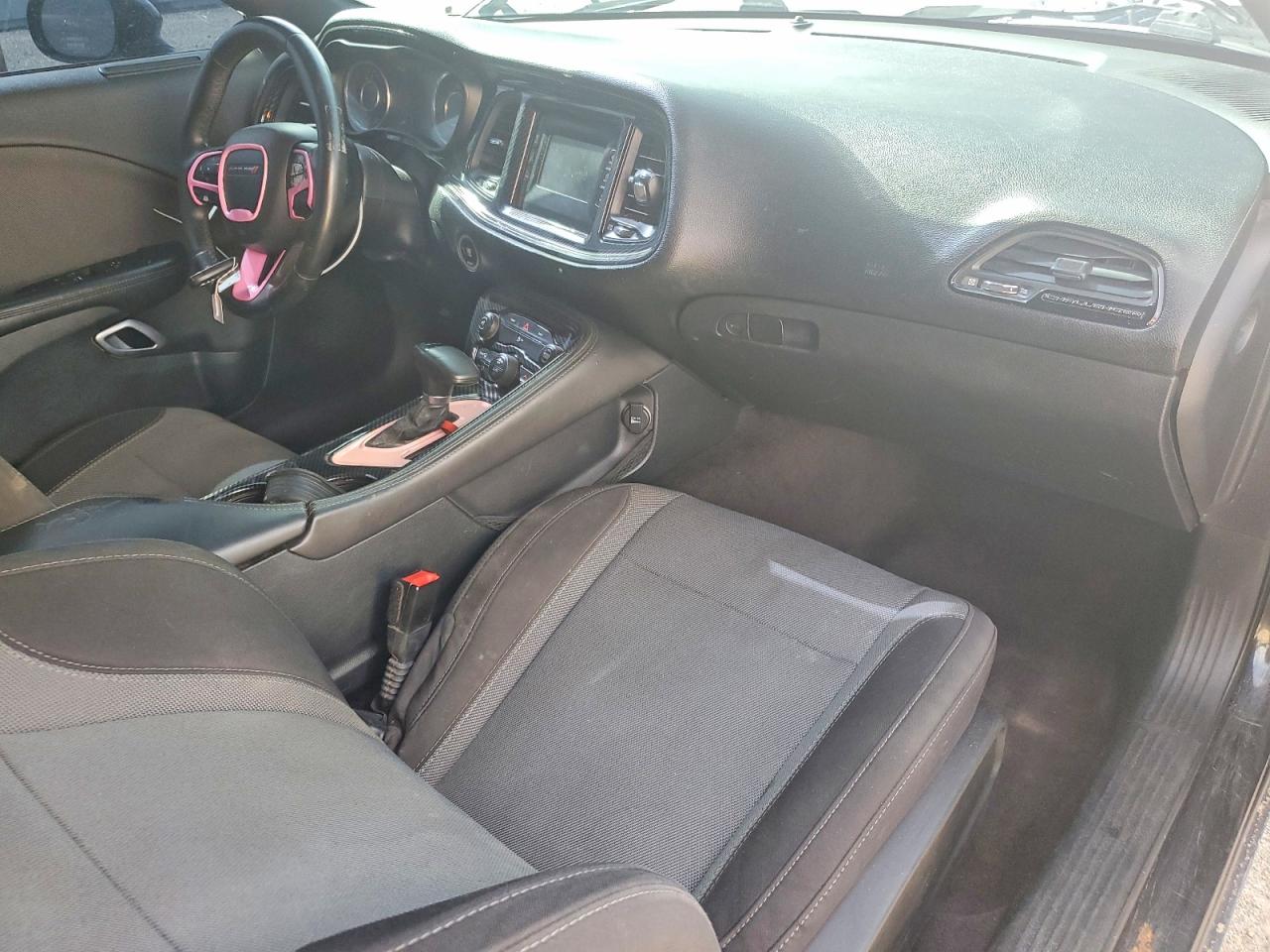Dodge Challenger Sxt