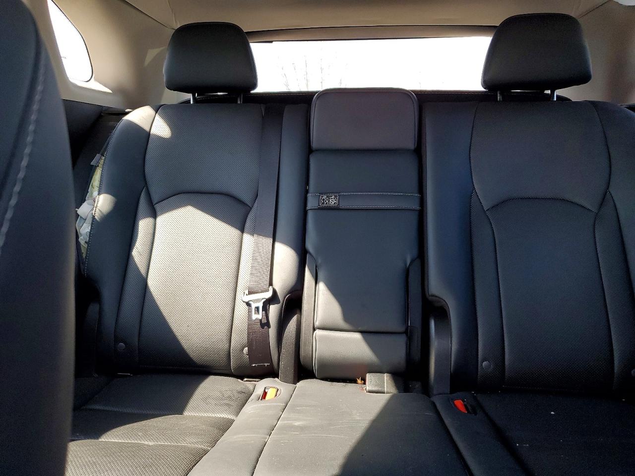 Lexus RX Base