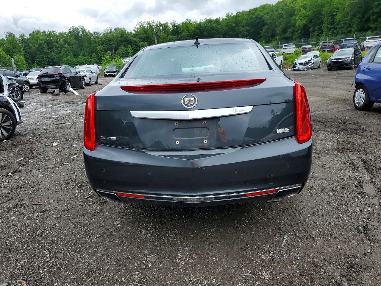 Cadillac XTS Luxury Collection