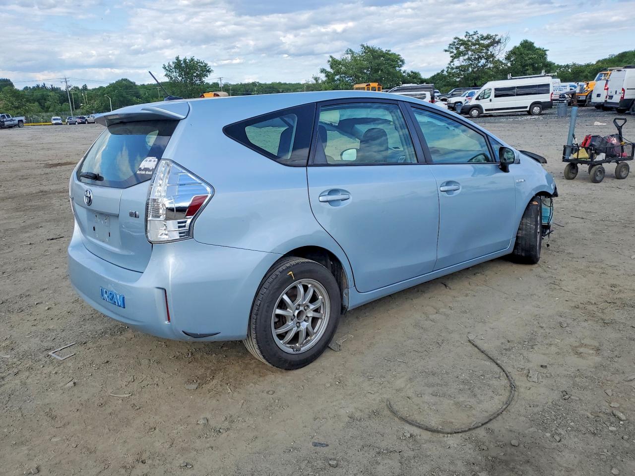 Toyota Prius v Three