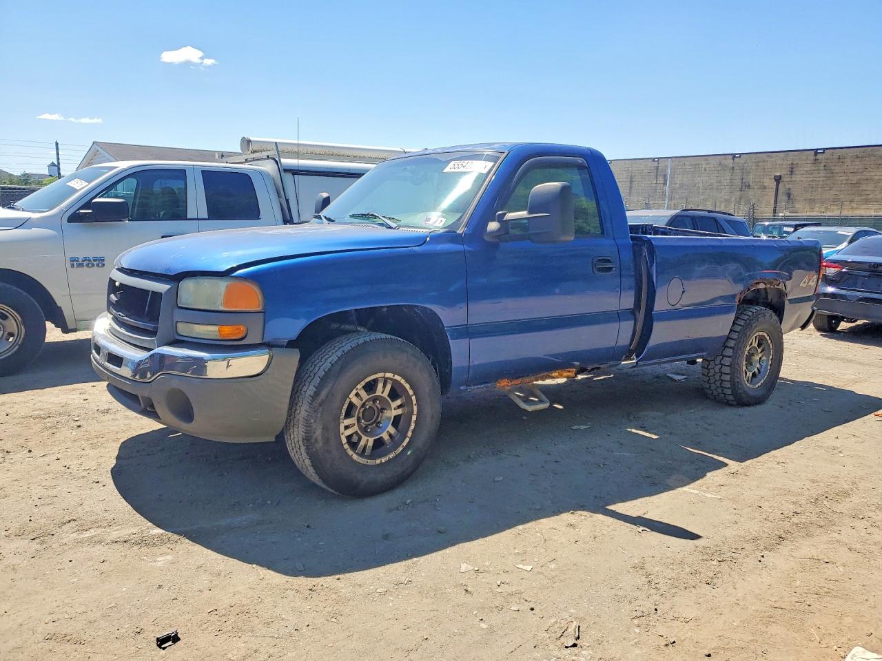 Salvage GMC Sierra Image