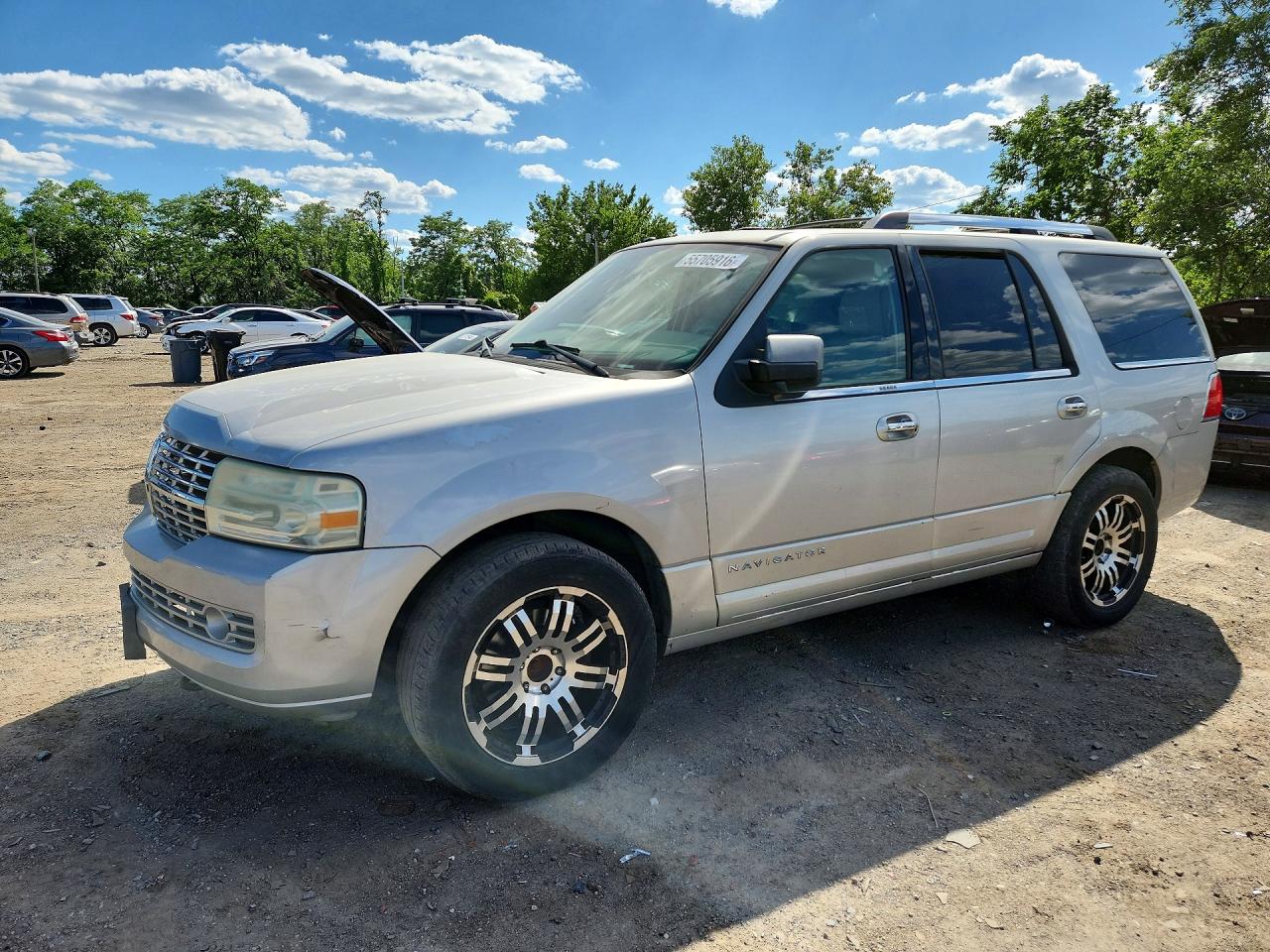 Salvage Lincoln Navigator Image