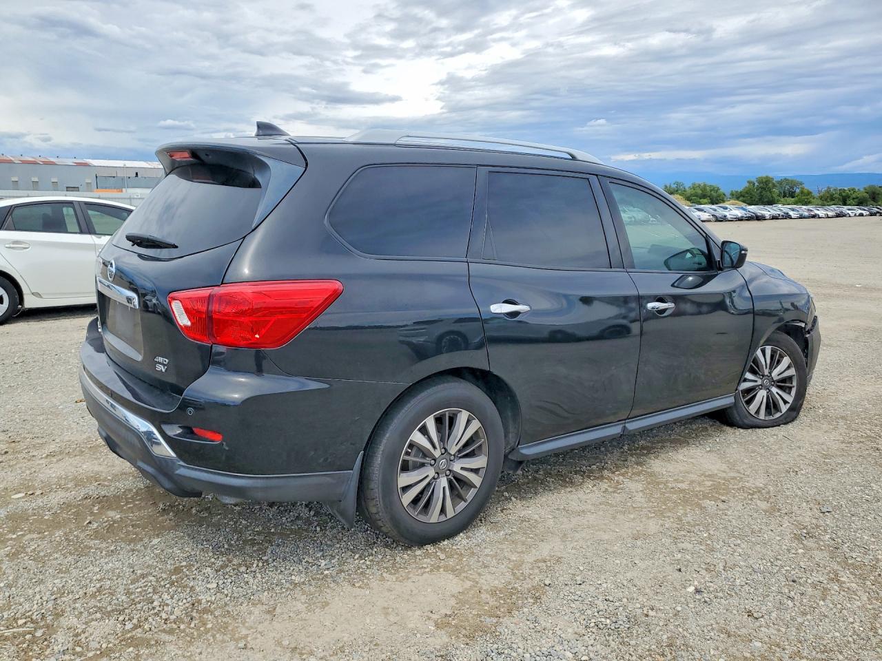 Nissan Pathfinder Sv