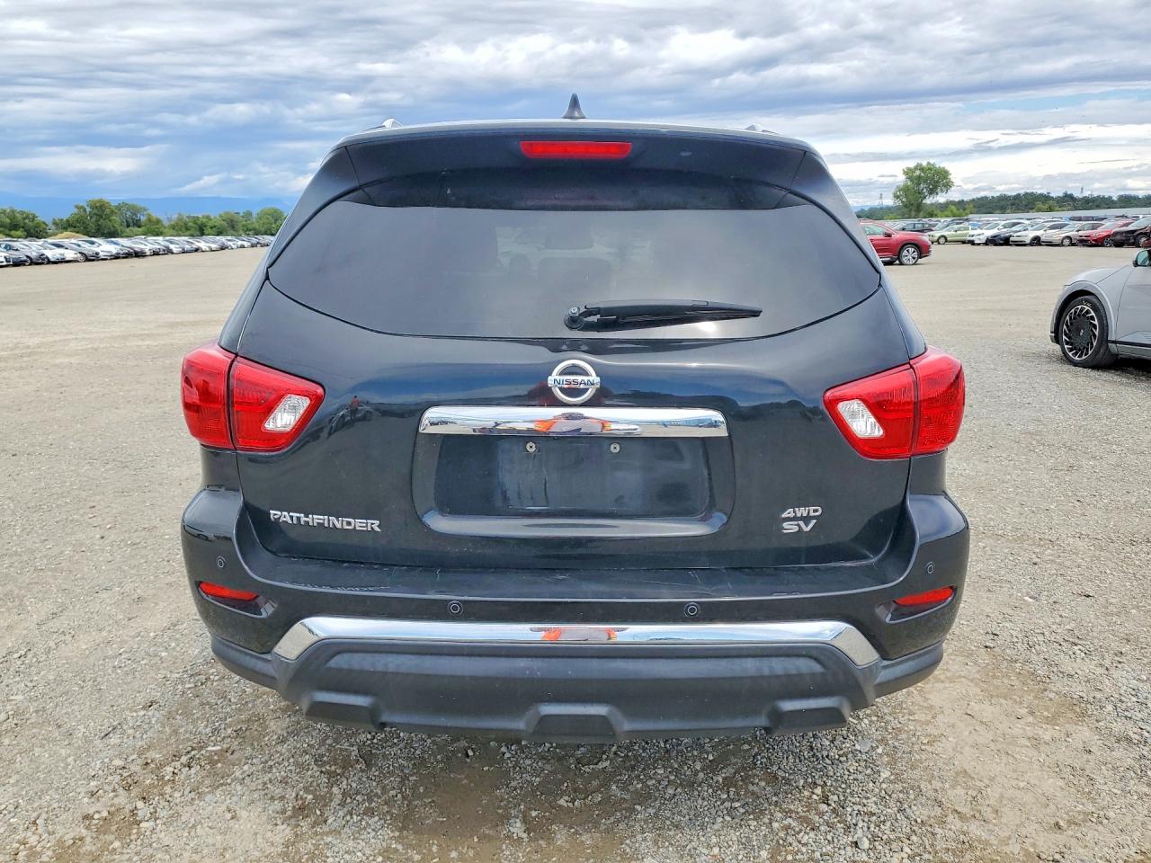 Nissan Pathfinder Sv