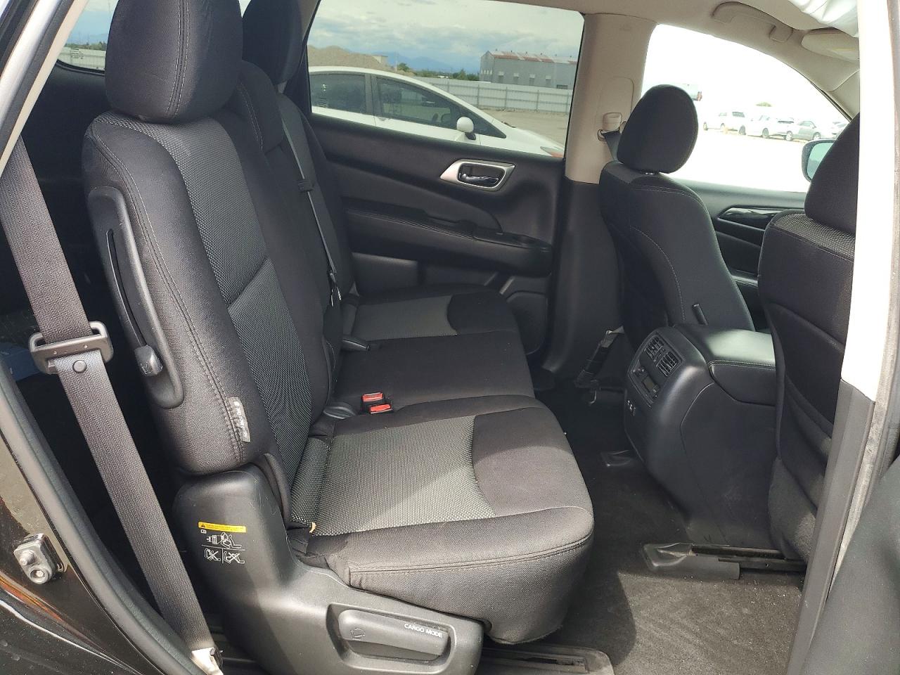 Nissan Pathfinder Sv