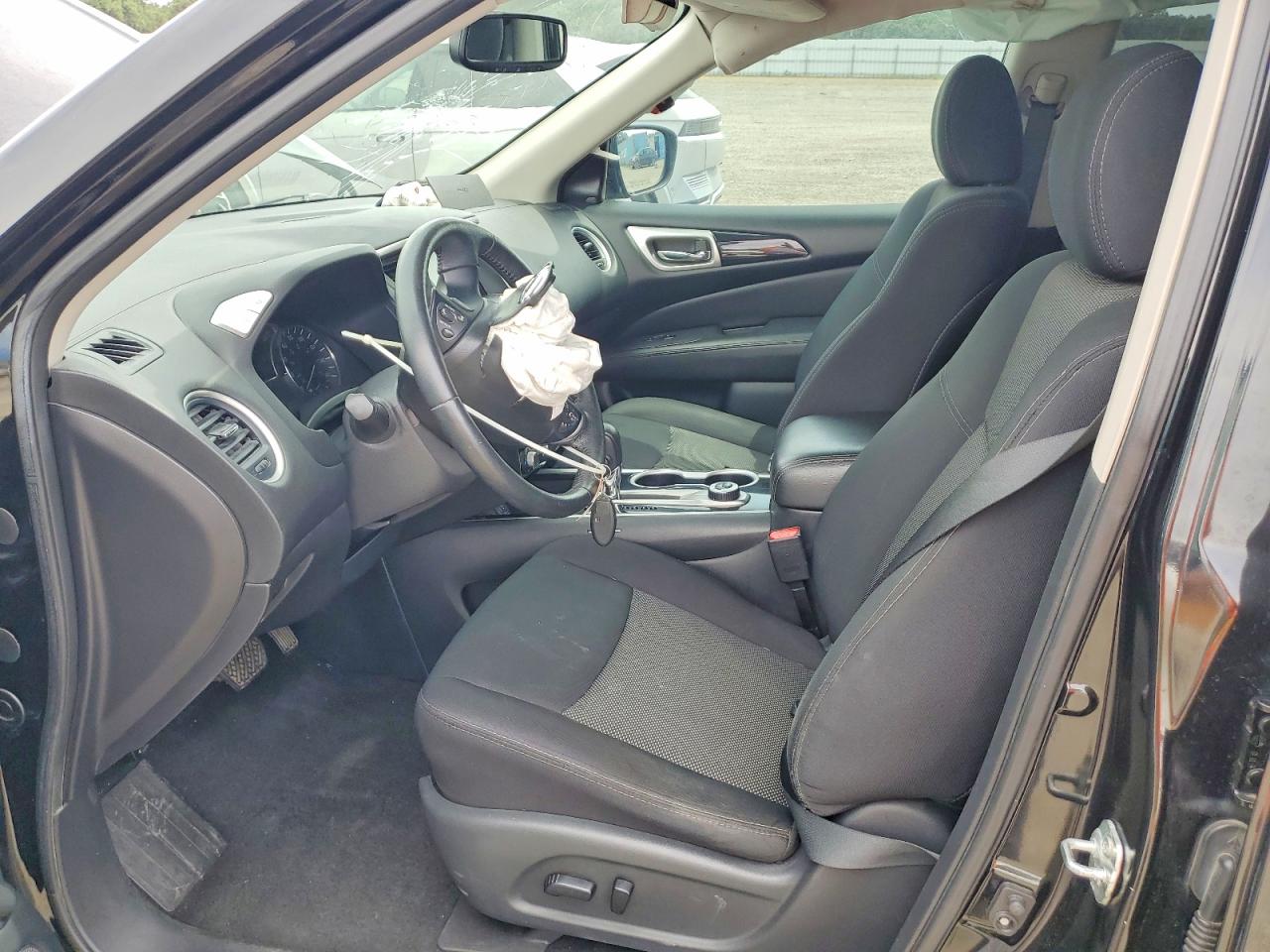 Nissan Pathfinder Sv