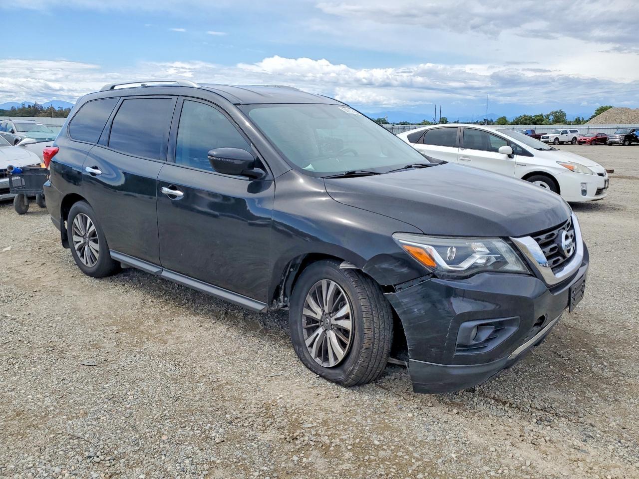 Nissan Pathfinder Sv