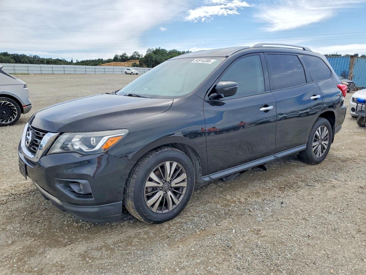 Salvage Nissan Pathfinder Image