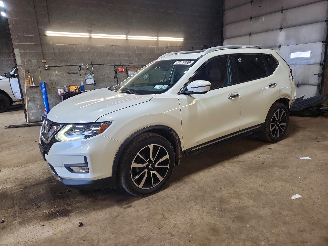 Salvage Nissan Rogue Image