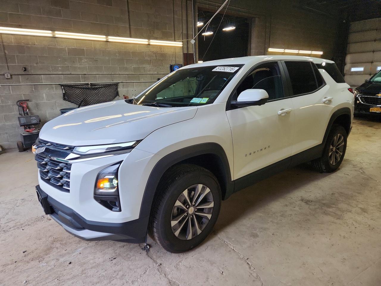 Salvage Chevrolet Equinox Image