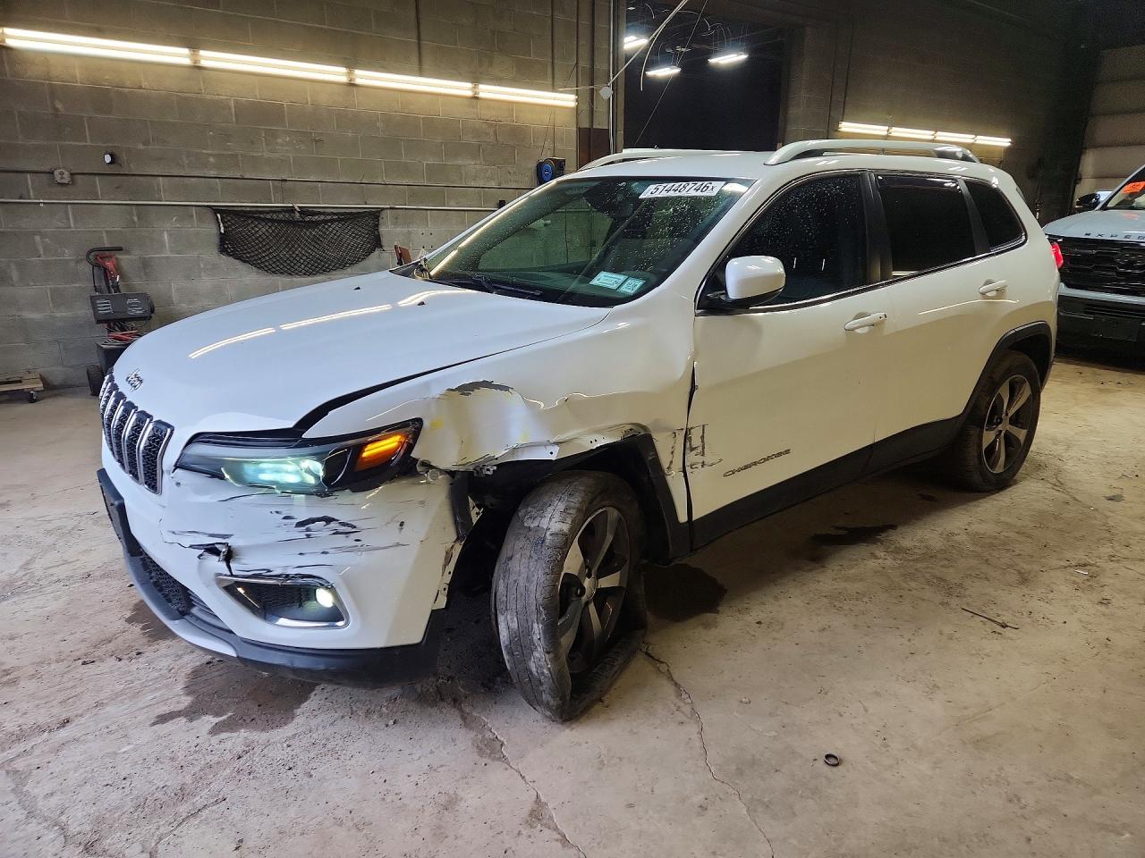 Salvage Jeep Cherokee Image