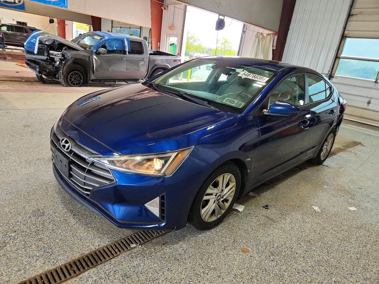 Salvage Hyundai ELANTRA Image
