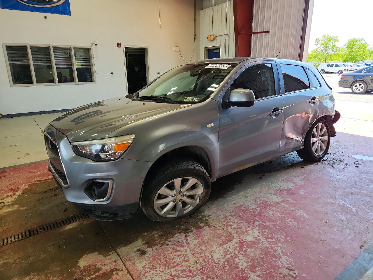 Salvage Mitsubishi Outlander Image
