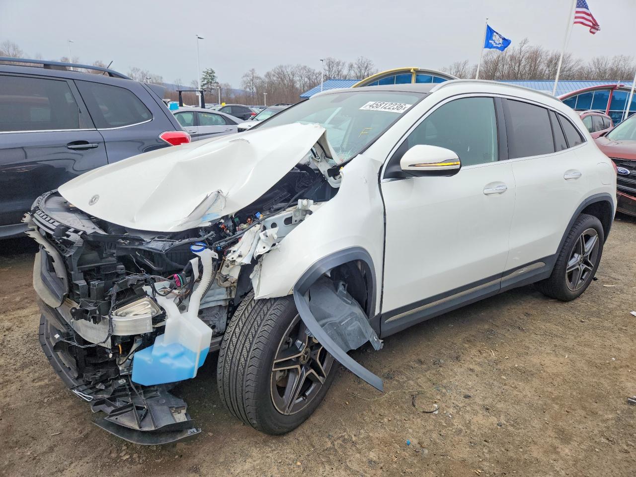 Salvage Mercedes-Benz GLA Image