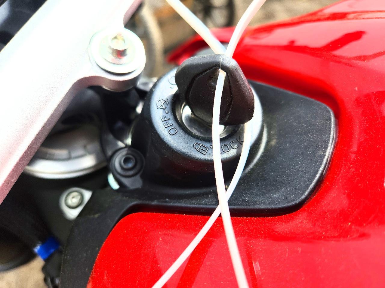 Ducati Streetfigh V2