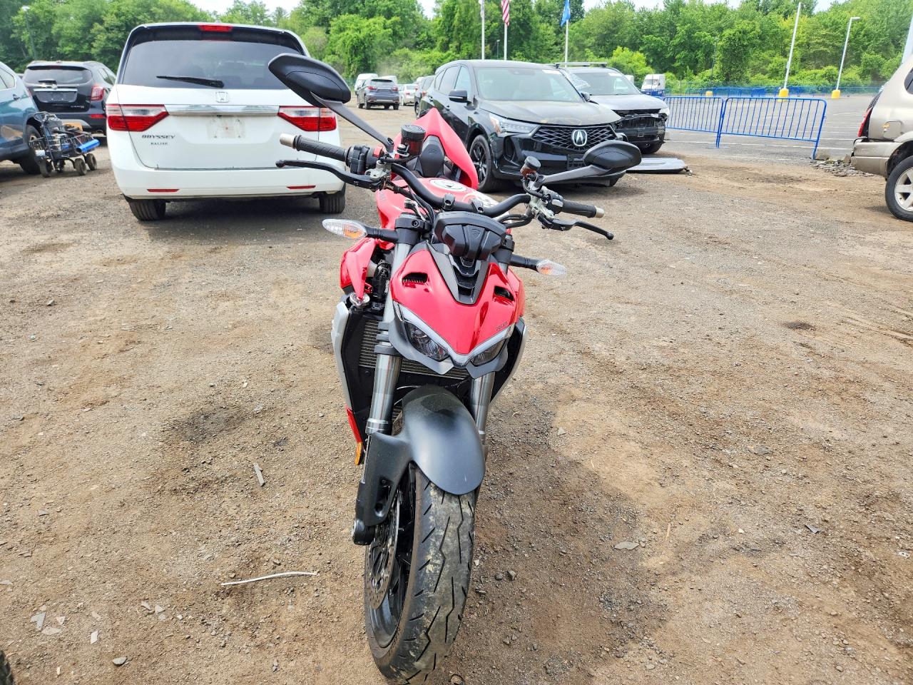 Ducati Streetfigh V2