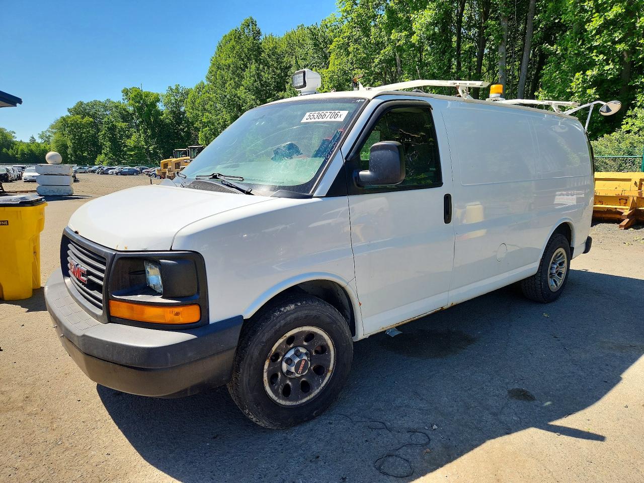 Salvage GMC Savana Image