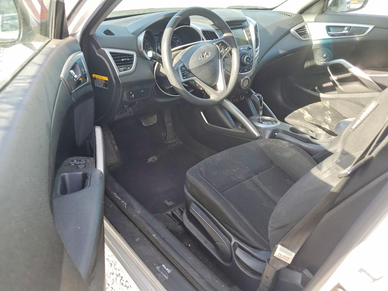 Hyundai VELOSTER Base