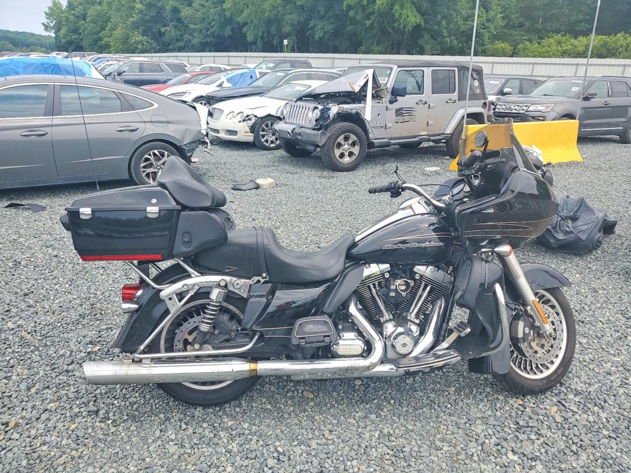 Salvage Harley-Davidson Fl Image