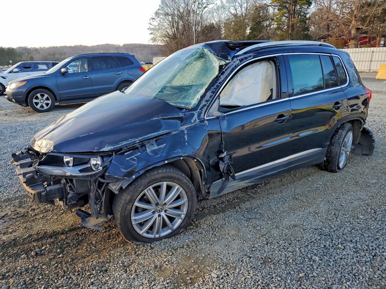 Salvage Volkswagen Tiguan Image