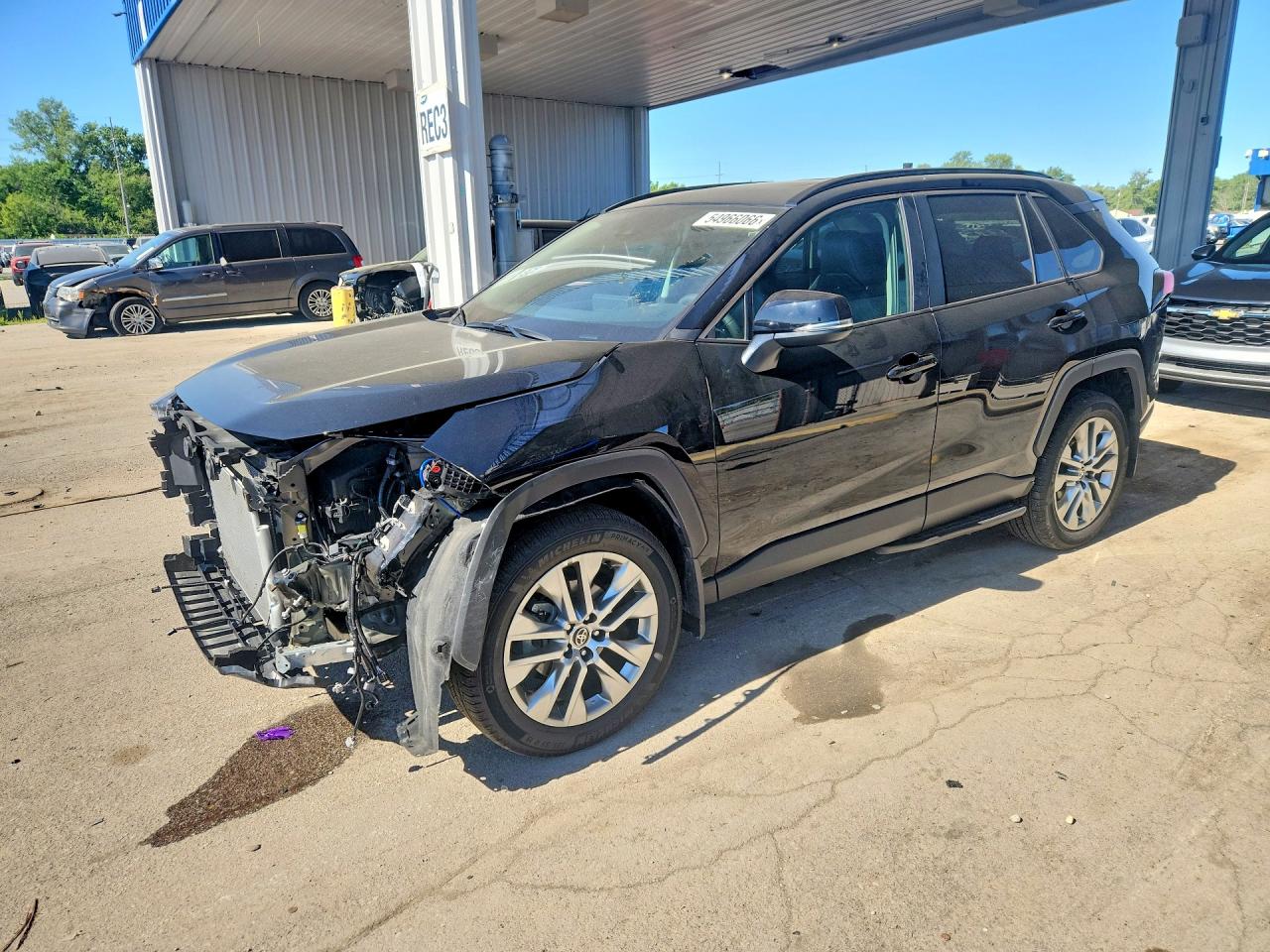 Salvage Toyota RAV4 Image