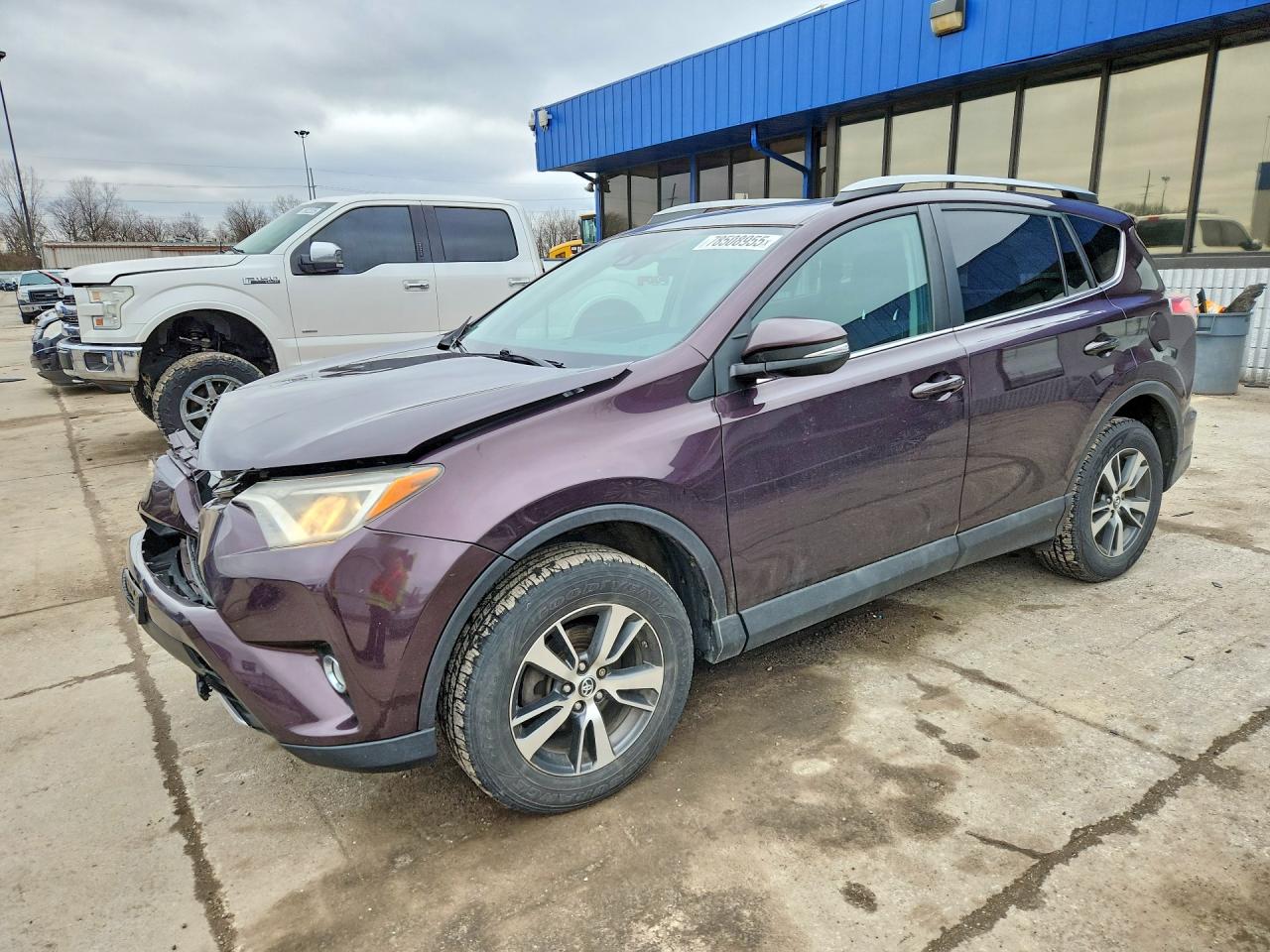 Salvage Toyota RAV4 Image