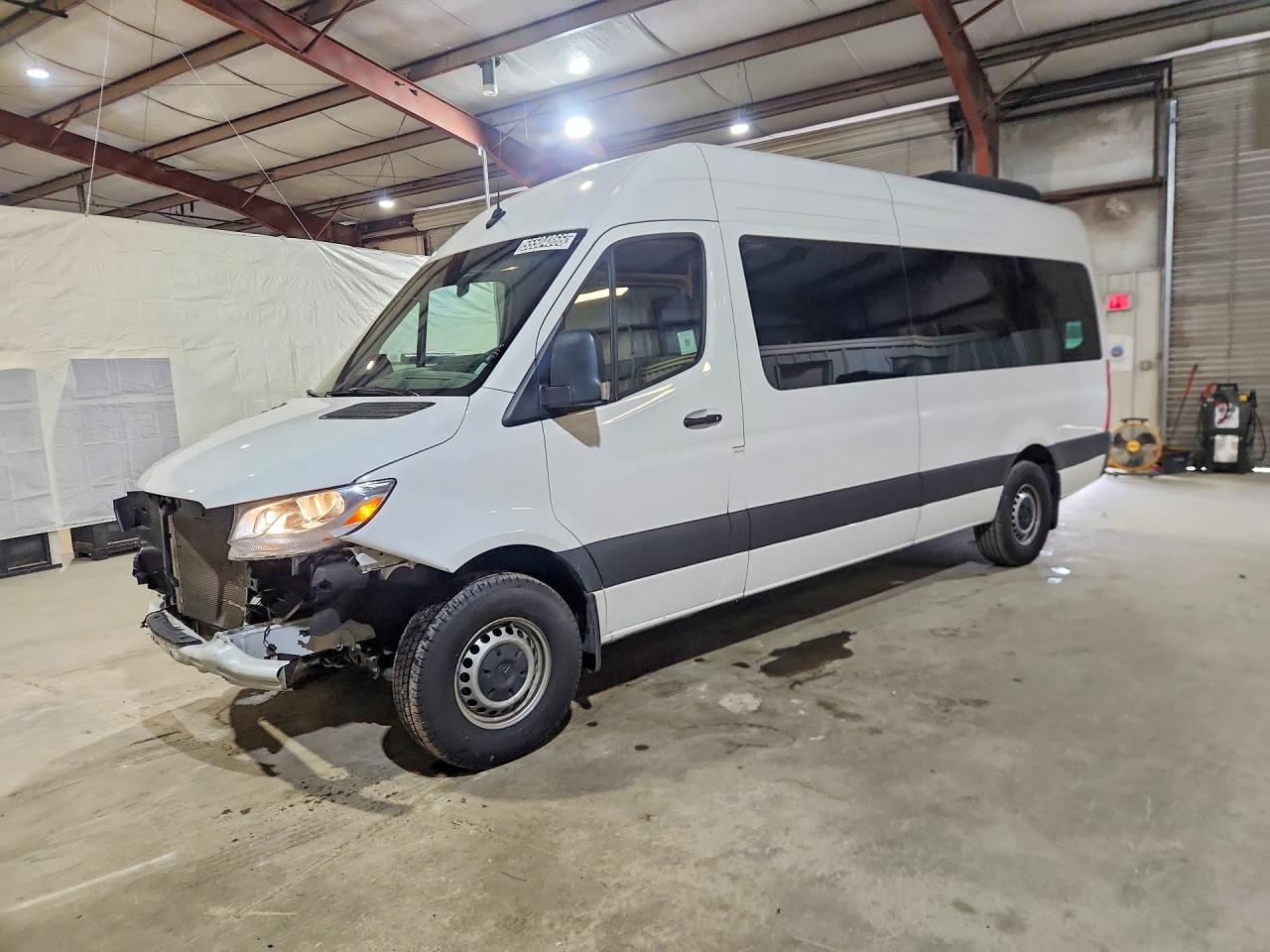 Salvage Mercedes-Benz Sprinter Image