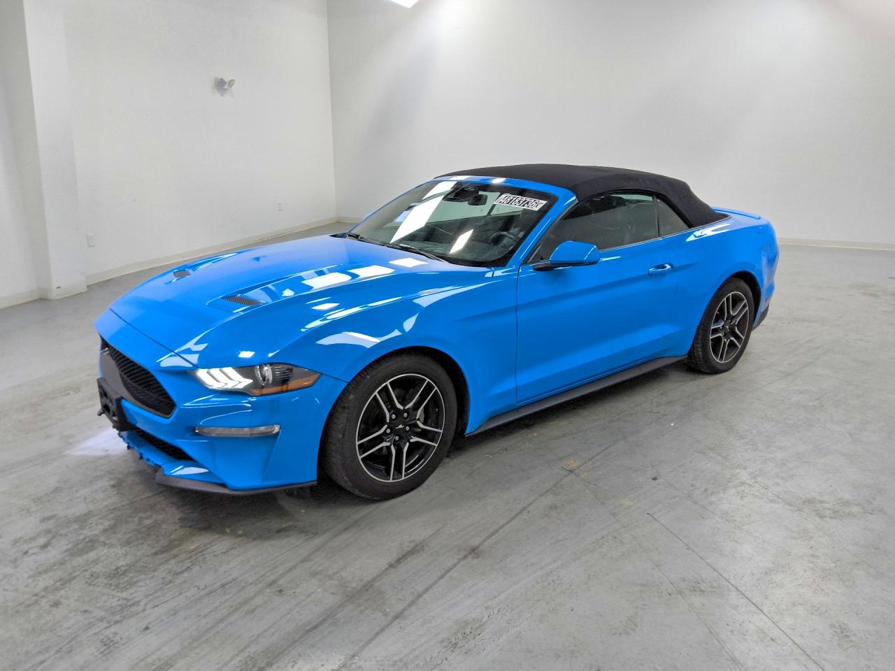 Salvage Ford Mustang Image