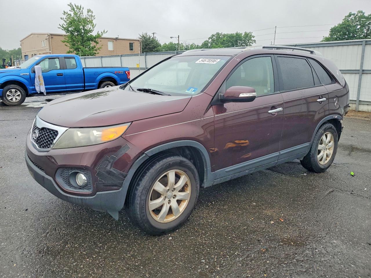 Salvage Kia Sorento Image