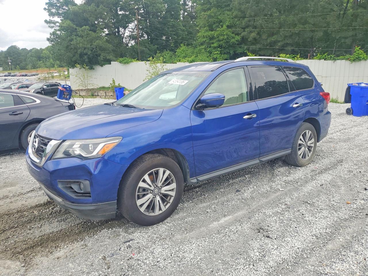 Salvage Nissan Pathfinder Image