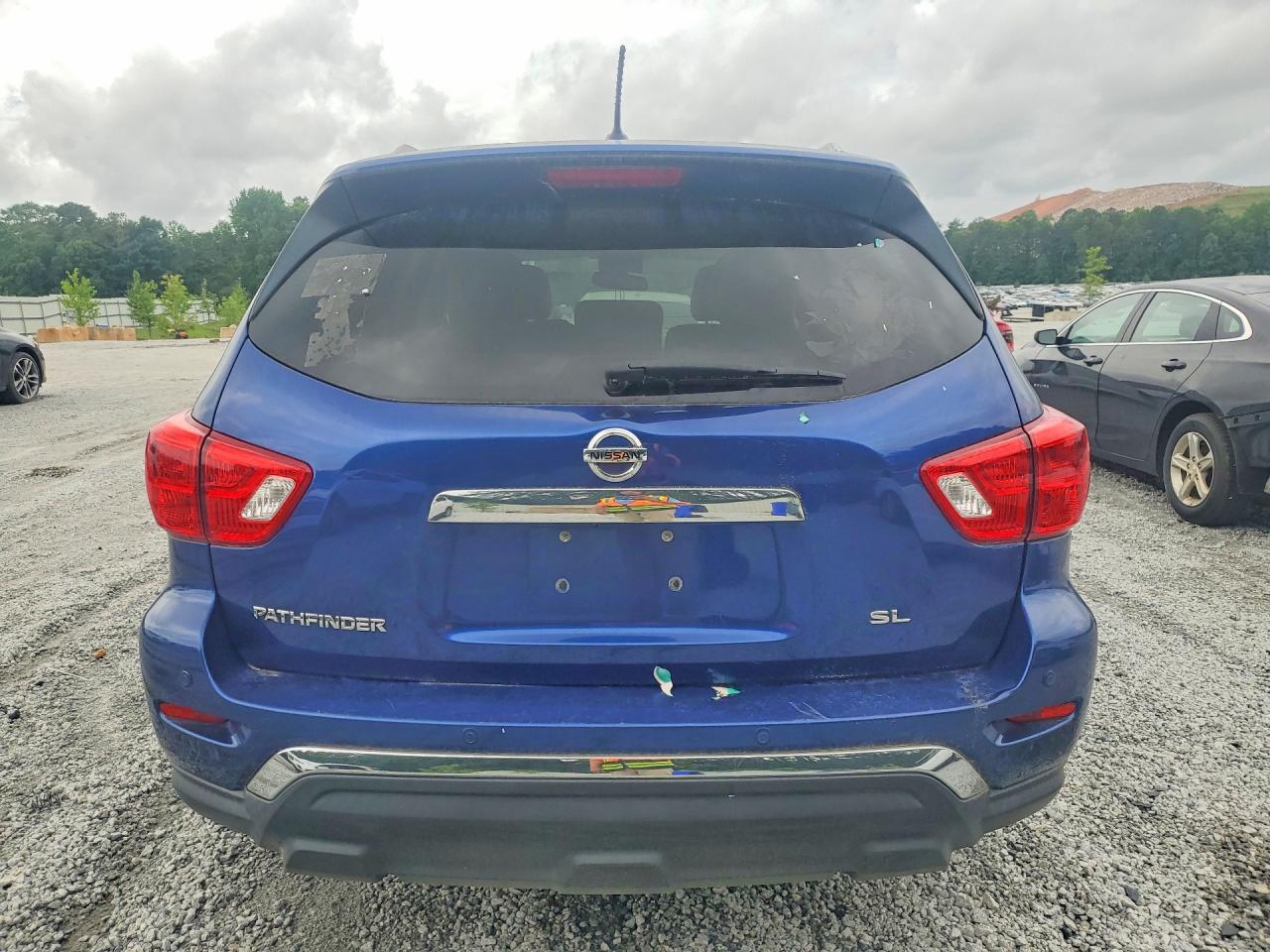 Nissan Pathfinder S