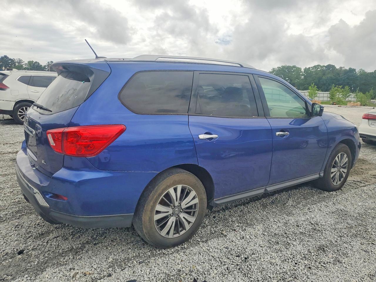 Nissan Pathfinder S