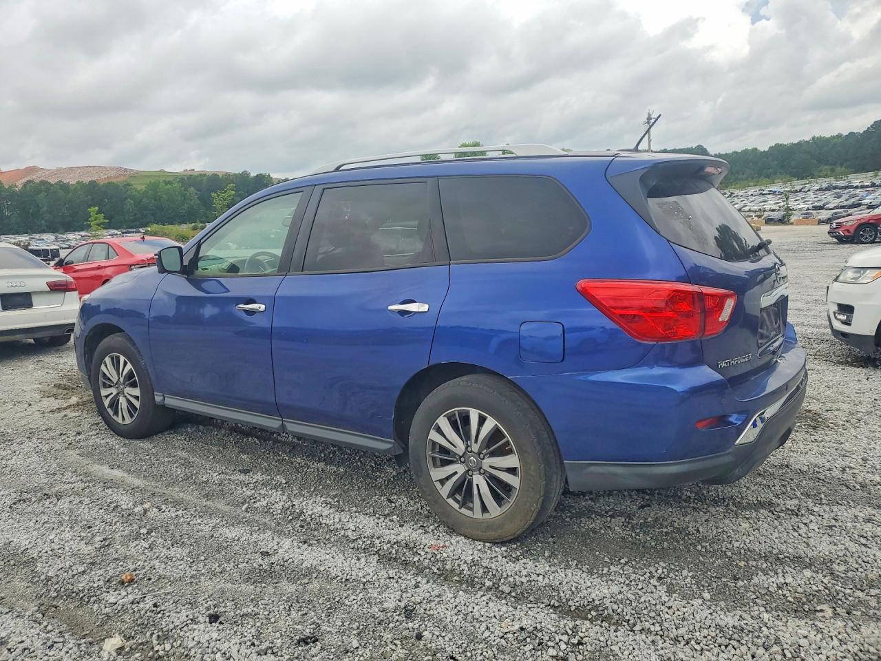 Nissan Pathfinder S