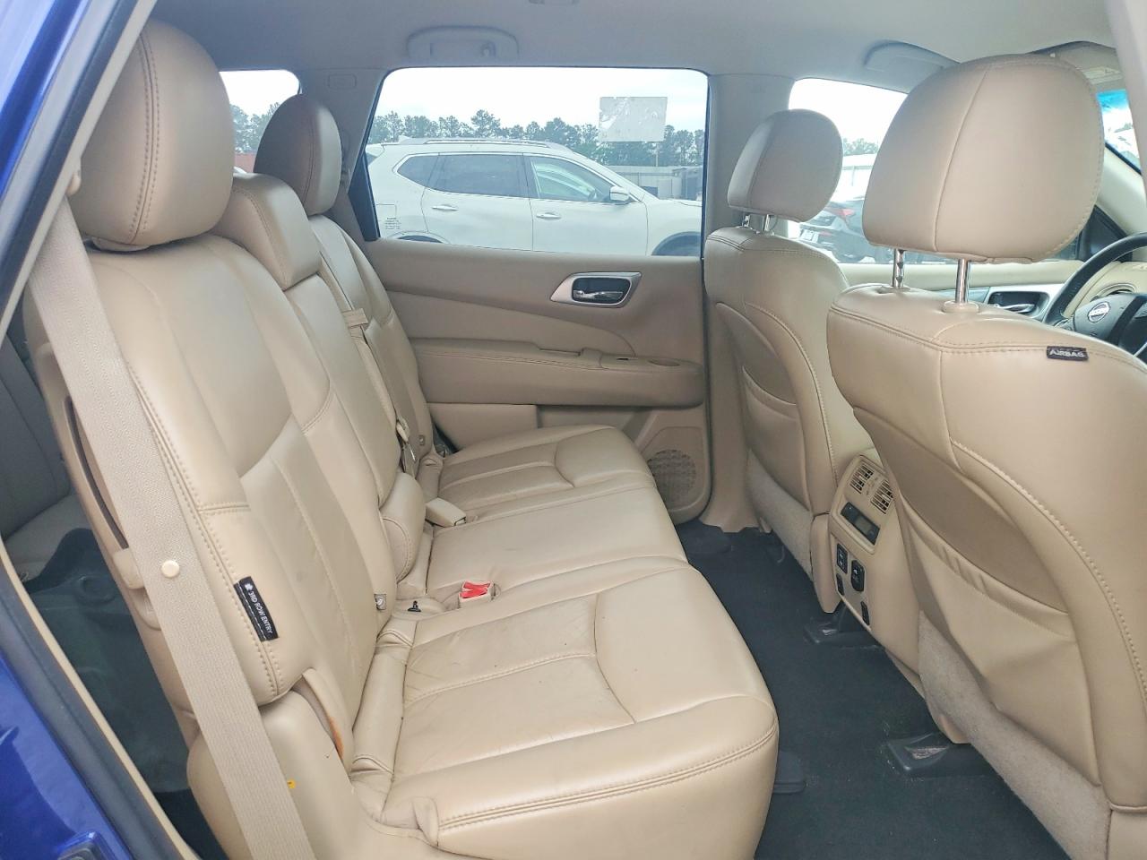 Nissan Pathfinder S