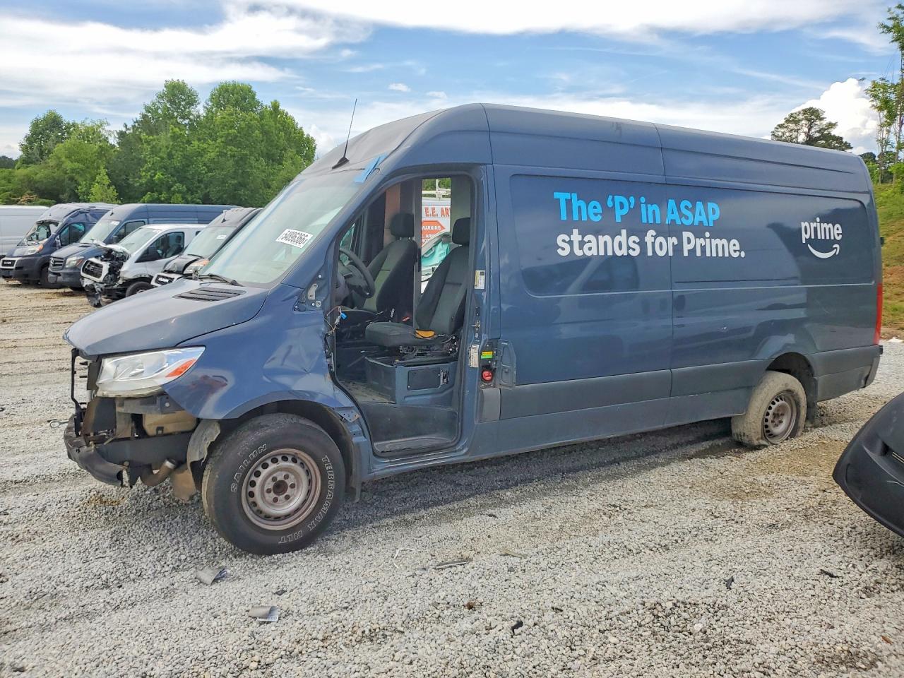 Salvage Mercedes-Benz Sprinter Image
