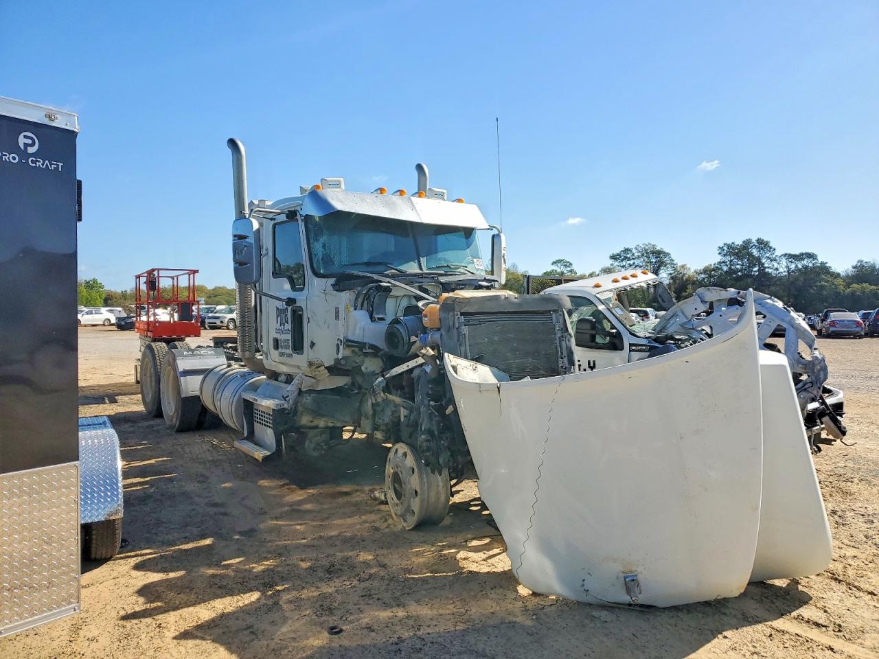 Salvage Mack Pinnacle Image