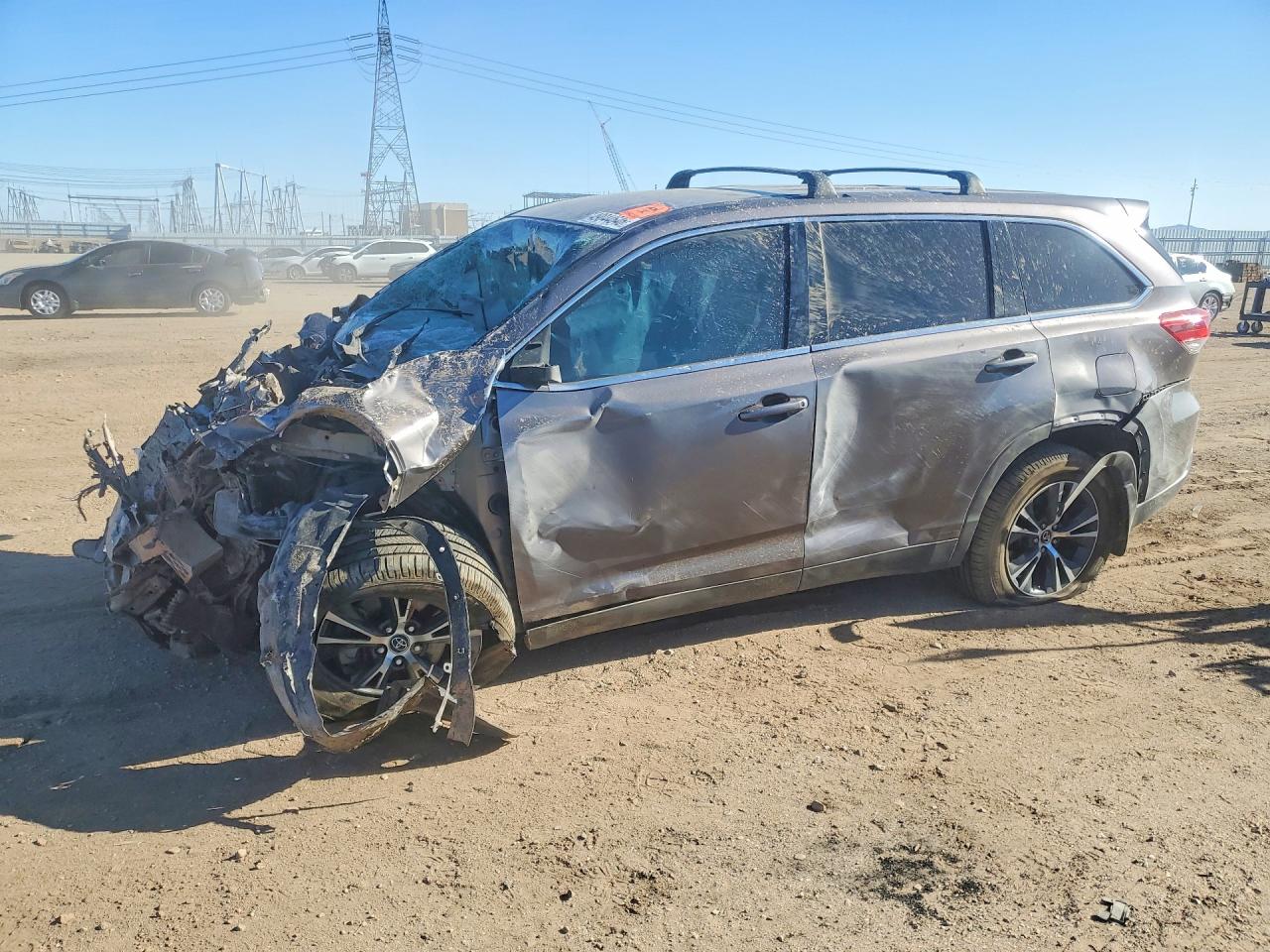 Salvage Toyota Highlander Image
