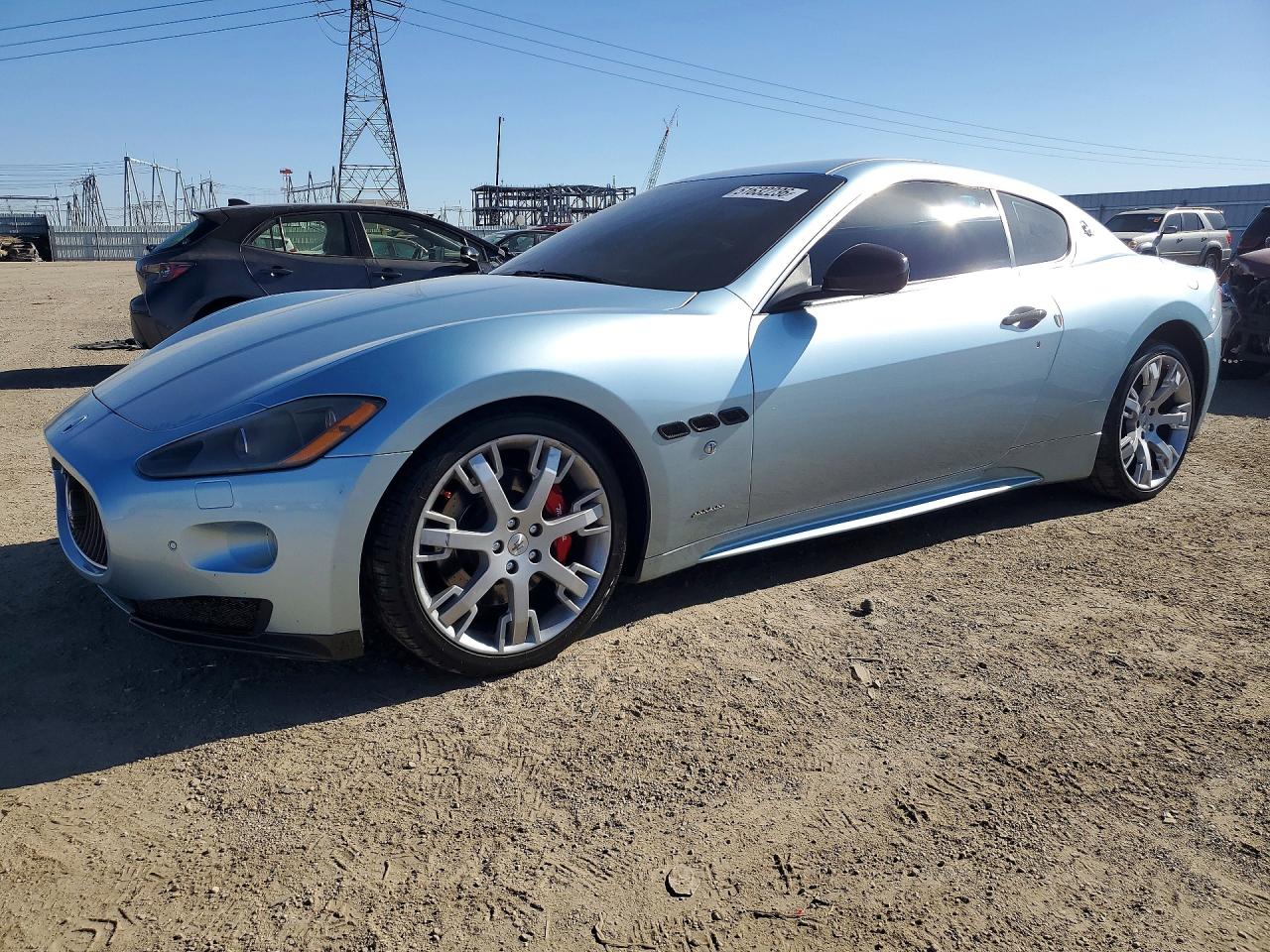 Salvage Maserati GranTurismo Image