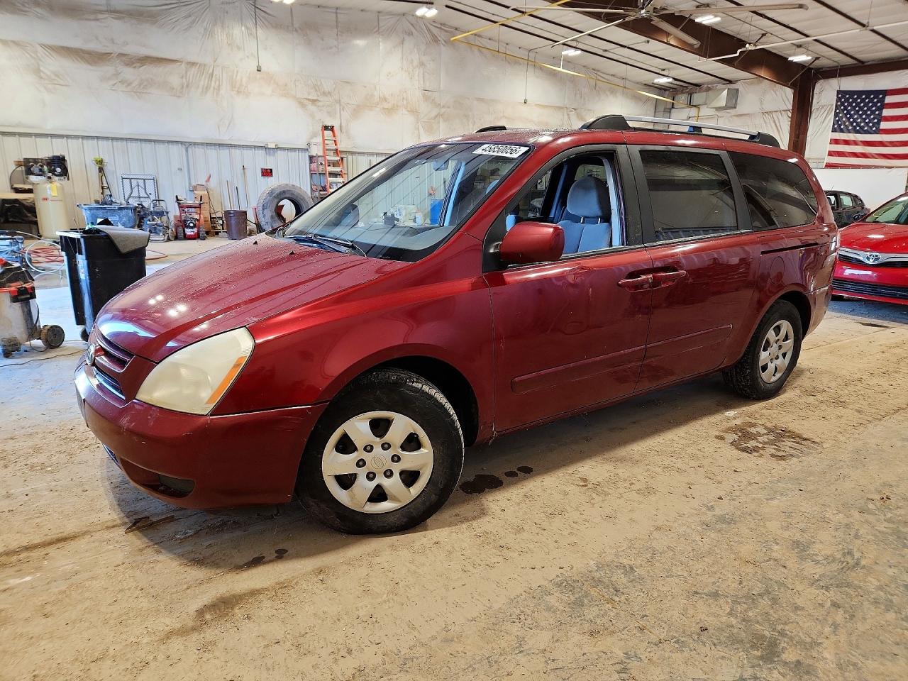 Salvage Kia Sedona Image
