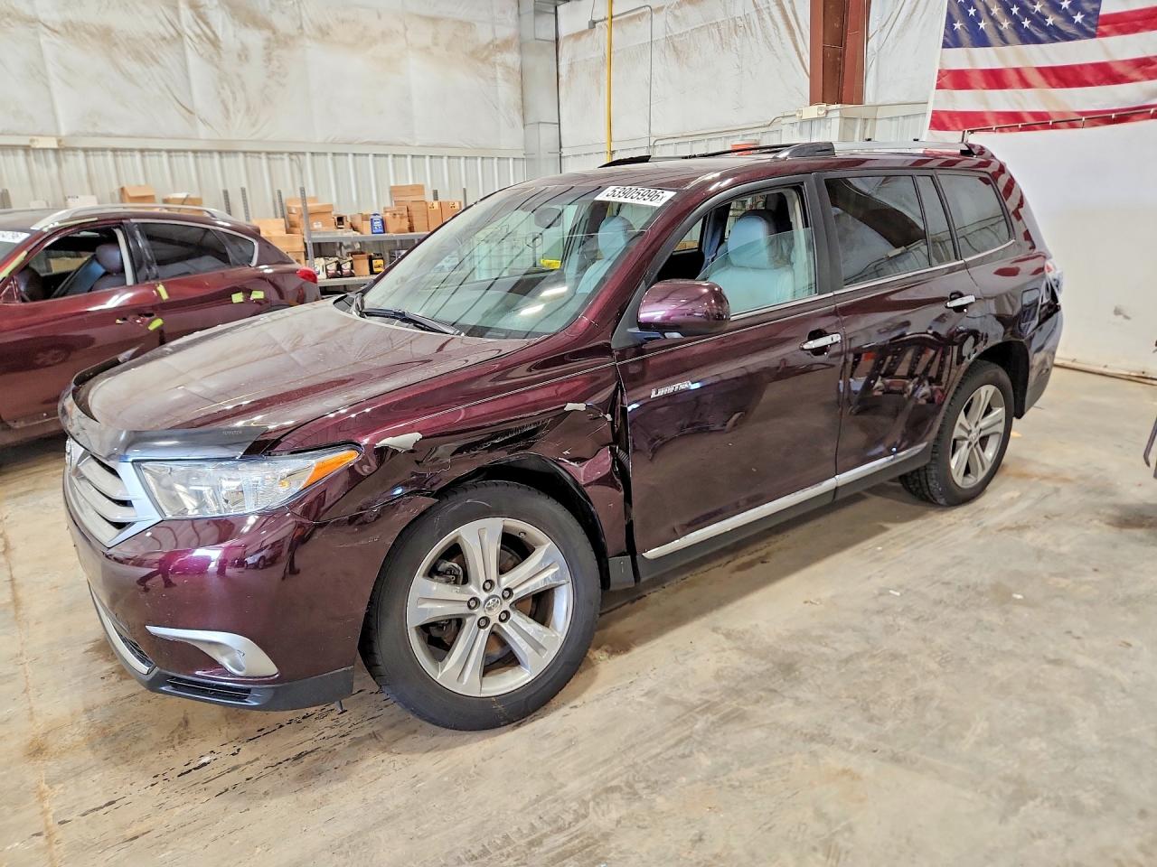 Salvage Toyota Highlander Image