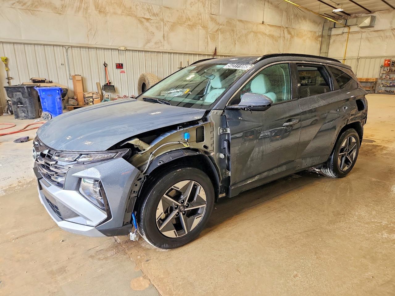 Salvage Hyundai TUCSON Image