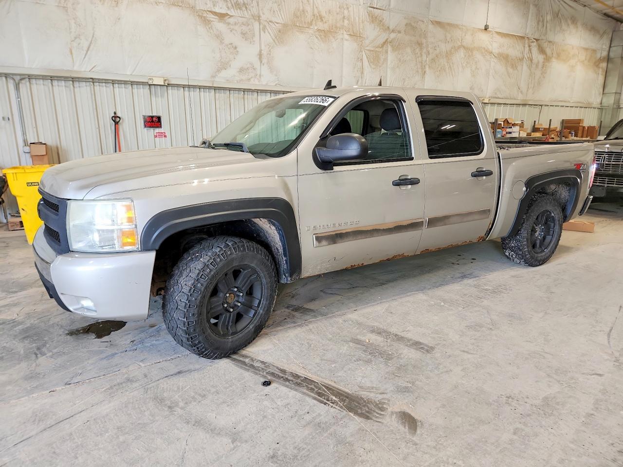 Salvage Chevrolet Silverado Image