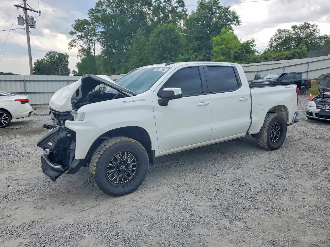 Salvage Chevrolet Silverado Image