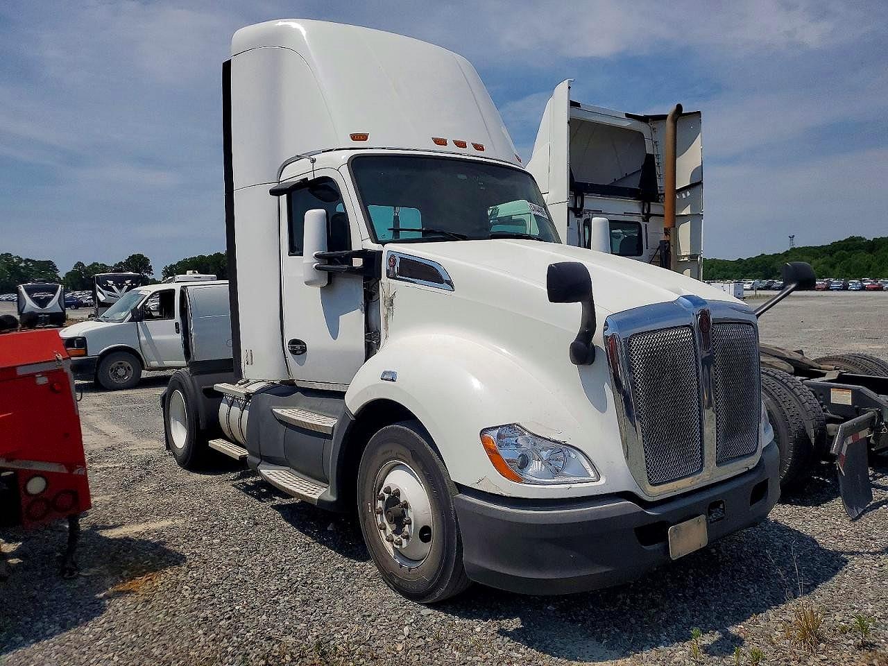 Salvage Kenworth T680 Image